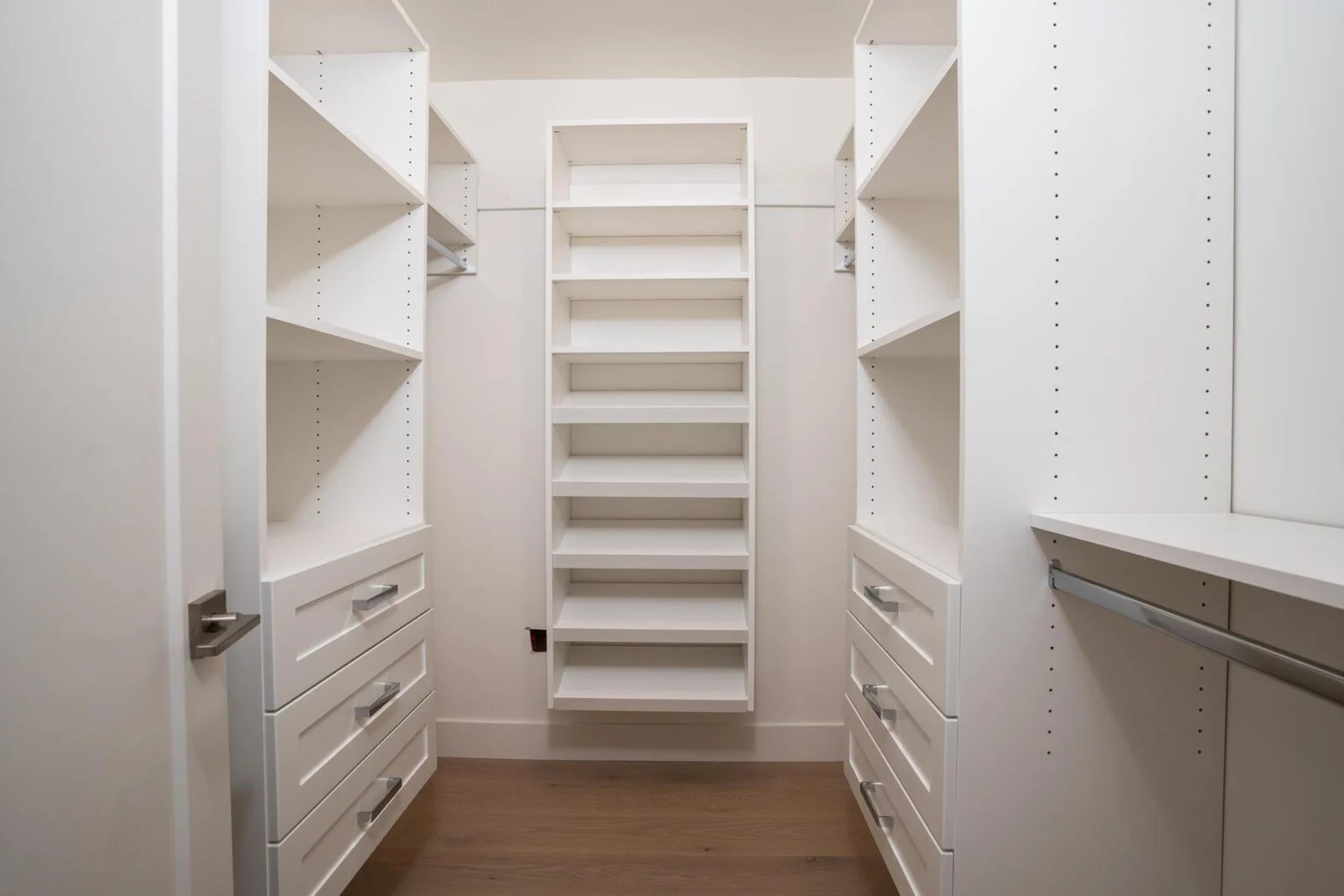 Walk-in dressing room