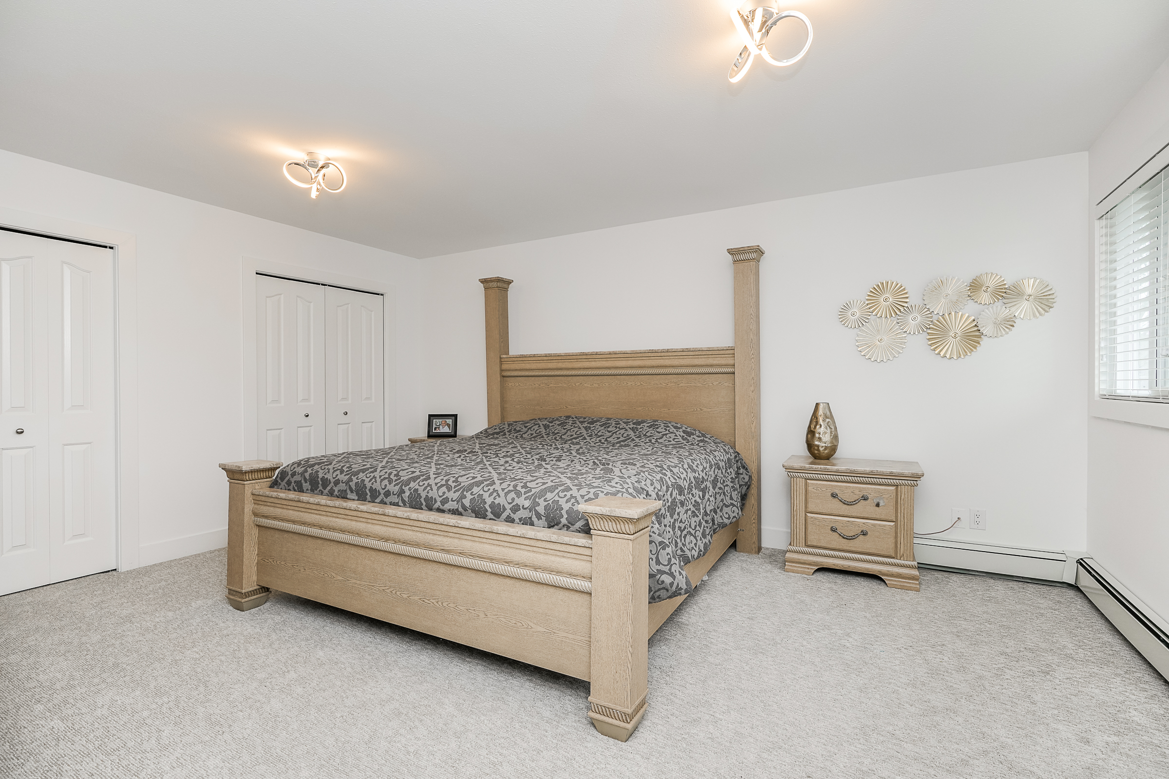 Carved four-poster