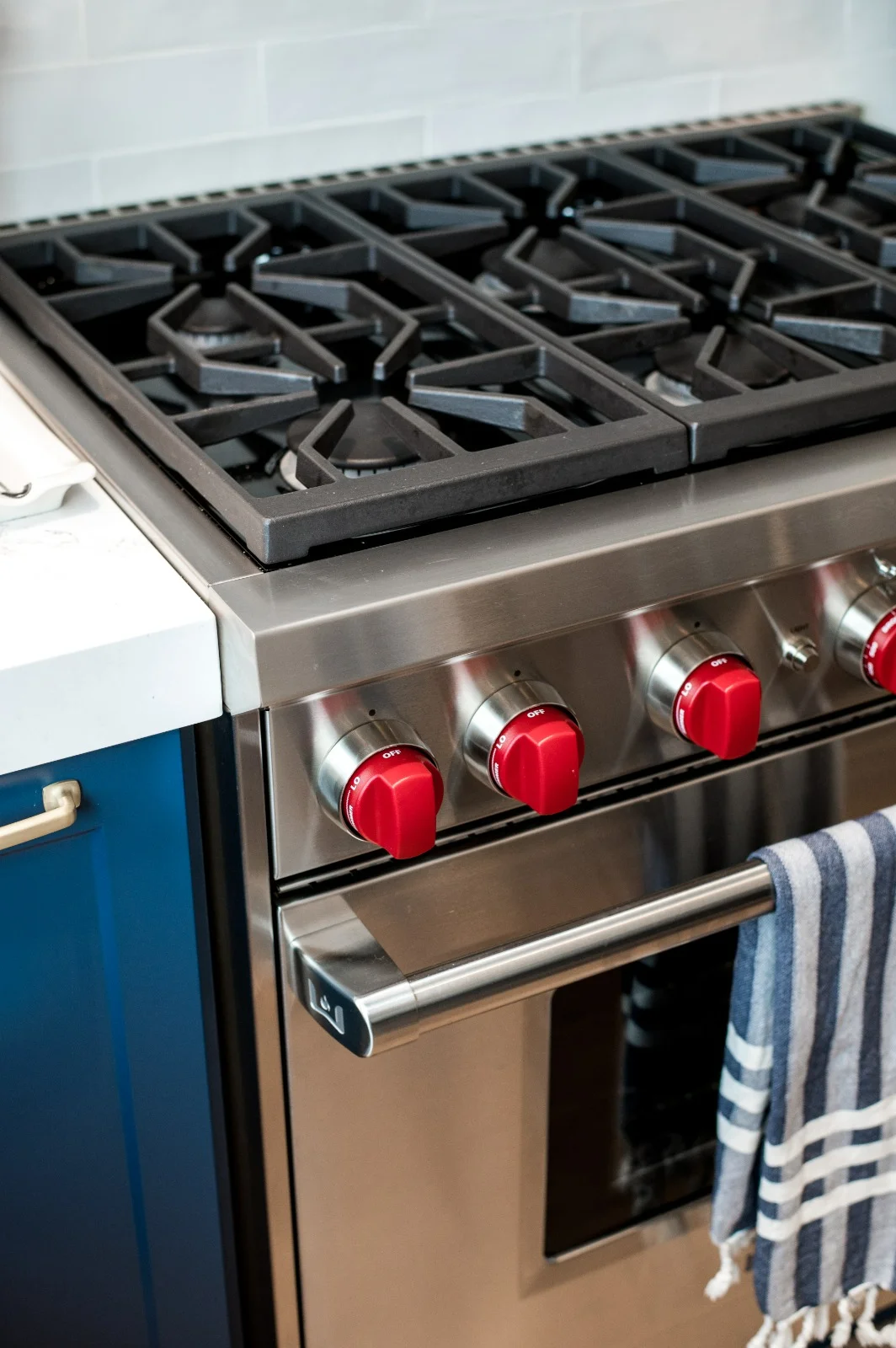 Pro-style gas range