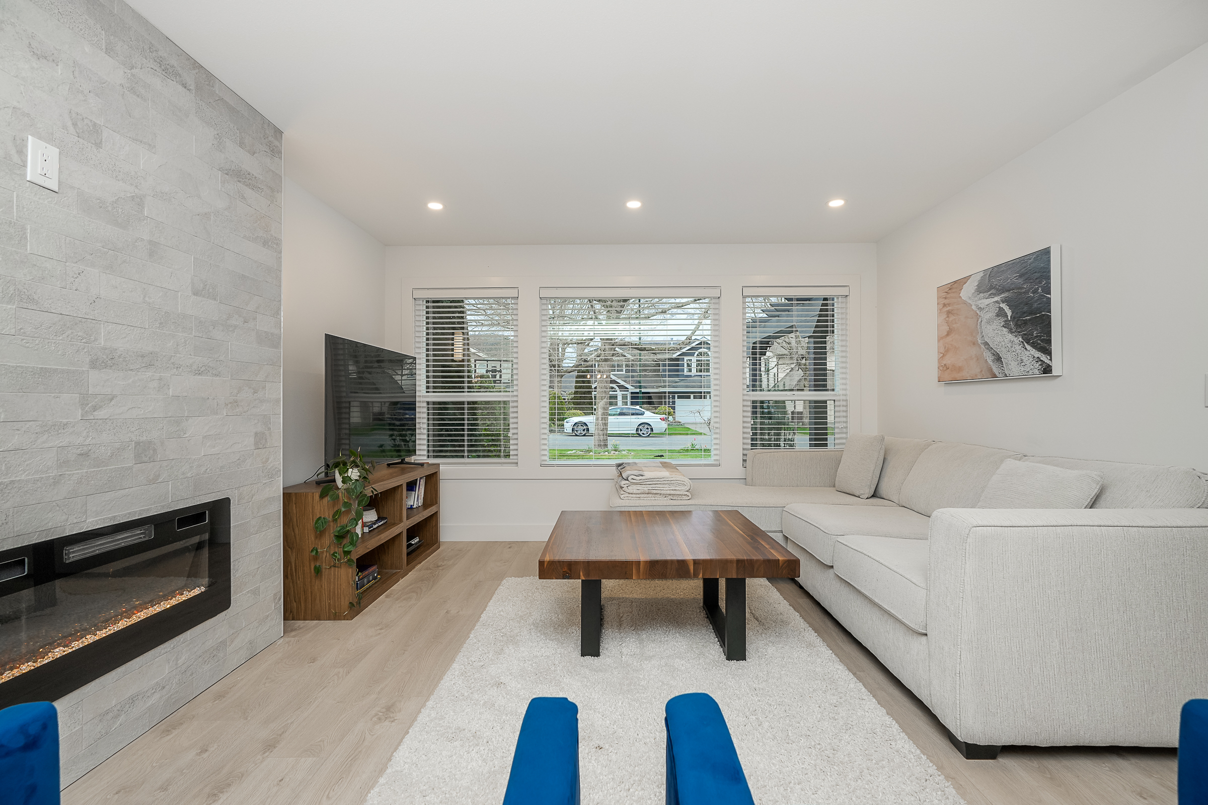 Linear fireplace · live-edge table