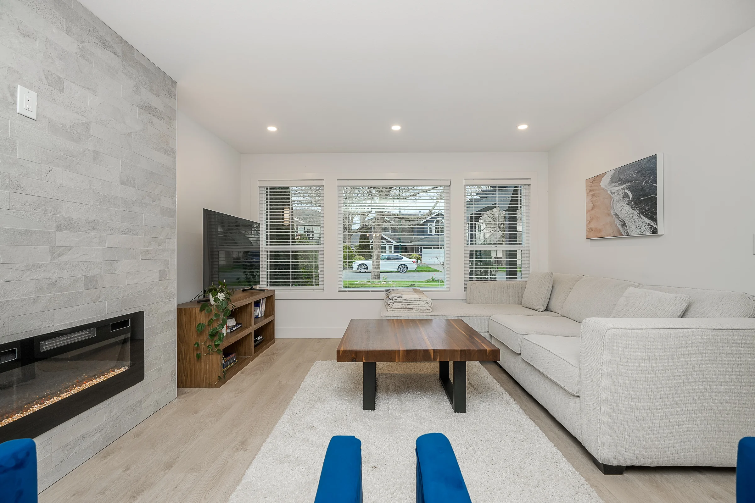 Linear fireplace · live-edge table