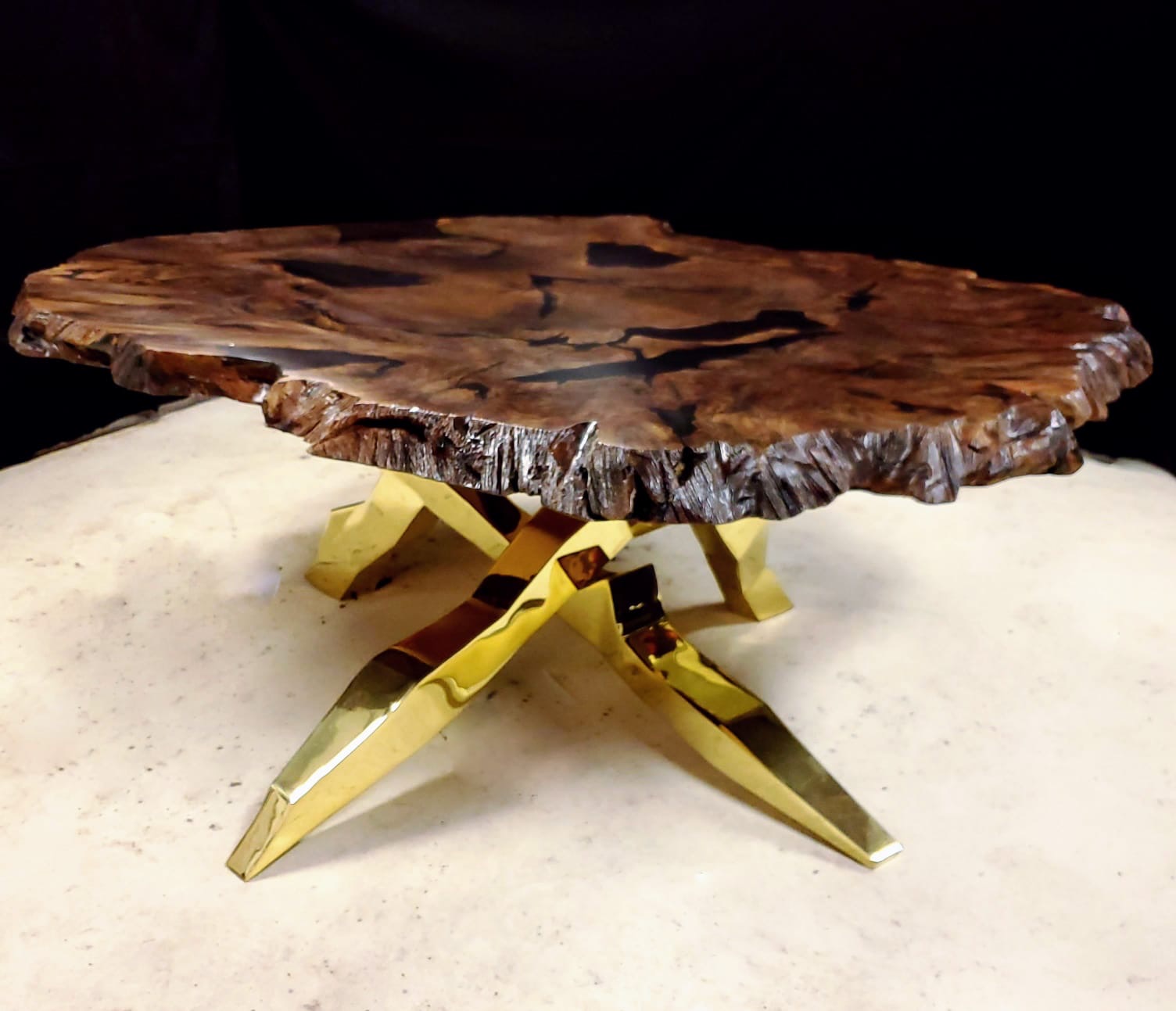 Live-edge round · brass base